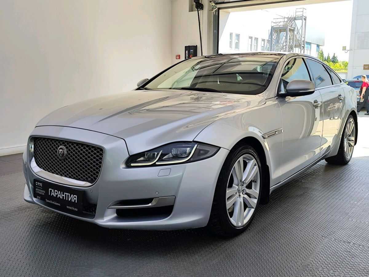 Jaguar XJ
