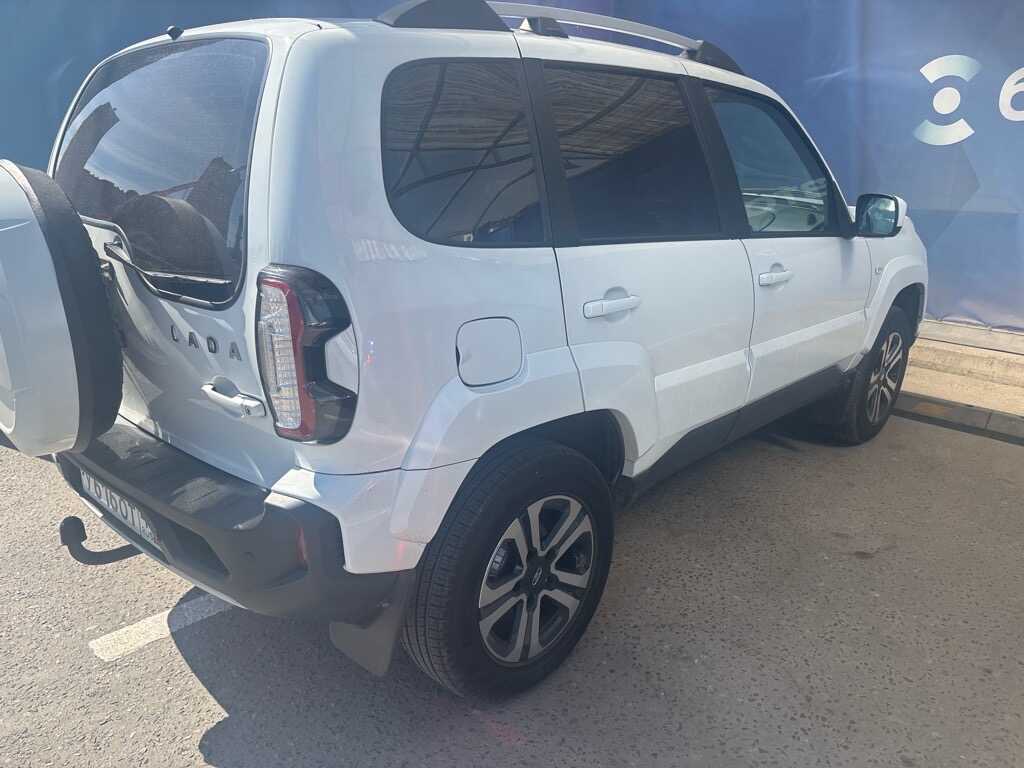 LADA Niva Travel