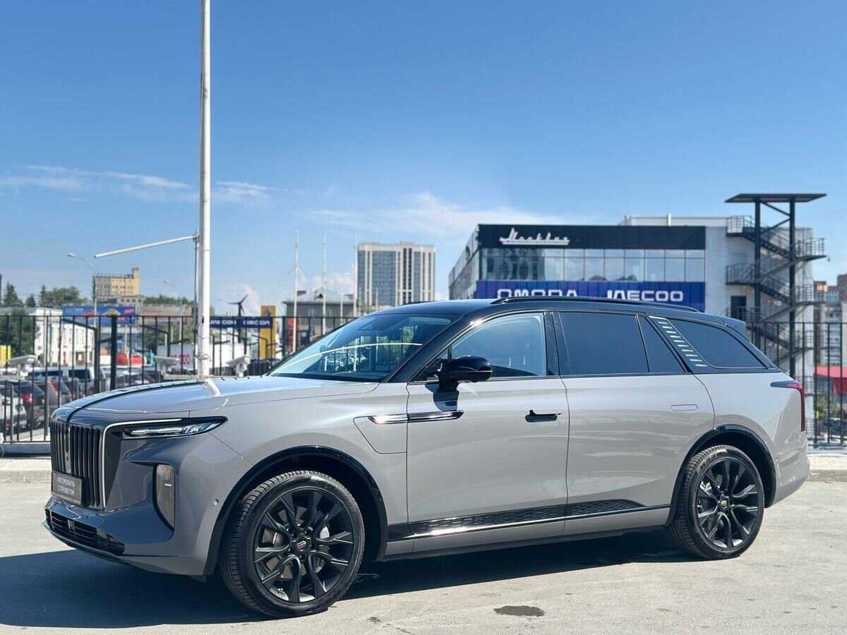 Hongqi E-HS9
